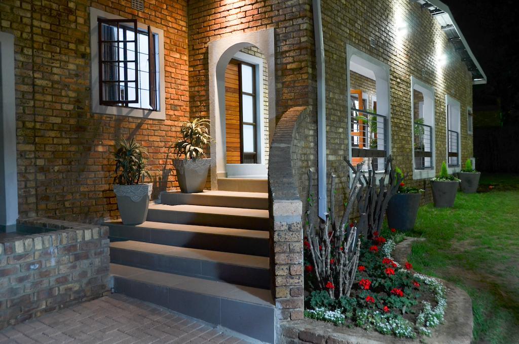 Yalla Yalla Boutique Hotel วิตแบงก์ ภายนอก รูปภาพ