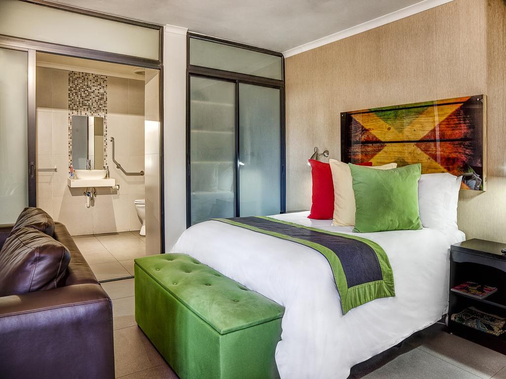 Yalla Yalla Boutique Hotel วิตแบงก์ ภายนอก รูปภาพ